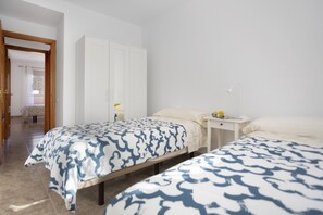 2 chambres, fer et planche à repasser, accès au Wi-Fi (inclus)