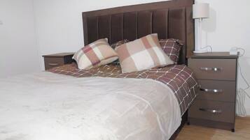 2 bedrooms, iron/ironing board, WiFi, bed sheets