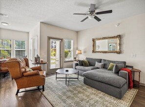 Téléviseur connecté, table de ping-pong