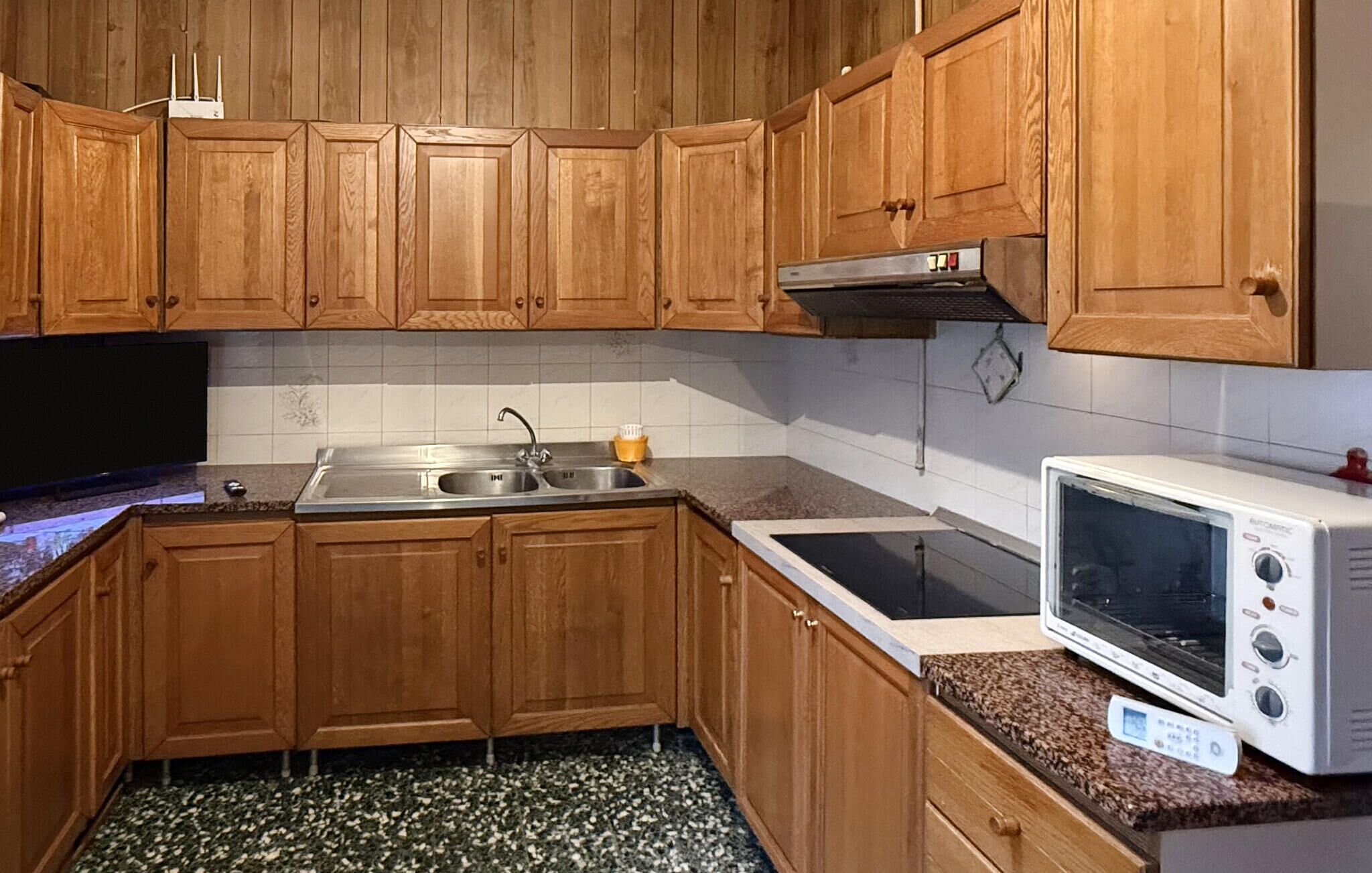 Fridge, cookware/dishes/utensils