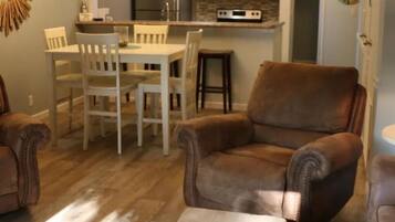 Una Smart TV, un reproductor de DVD