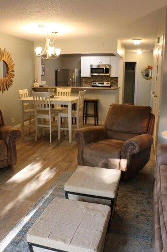 Chic 2-bedroom condo with AC, WiFi in charming Fairfield Bay