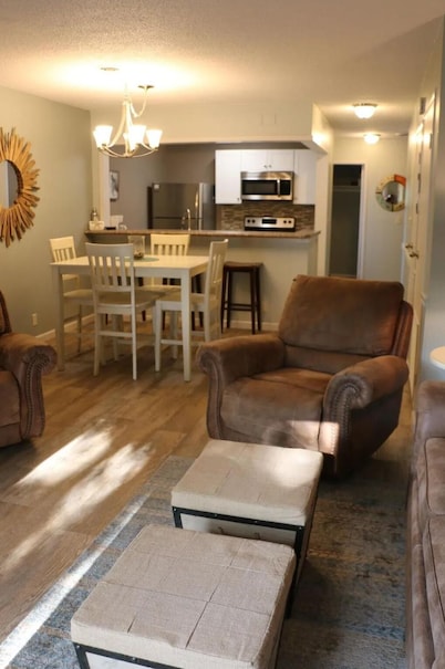 Chic 2-bedroom condo with AC, WiFi in charming Fairfield Bay