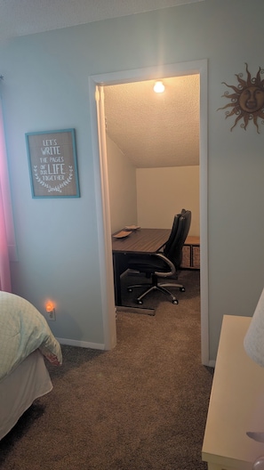 2 bedrooms, desk, free WiFi, bed sheets