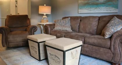 Chic 2-bedroom condo with AC, WiFi in charming Fairfield Bay