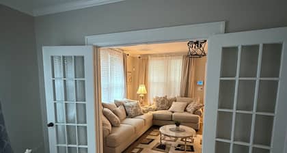 Fully renovated Charming 2-bedroom with full kitchenin amazing at1423 Madison av