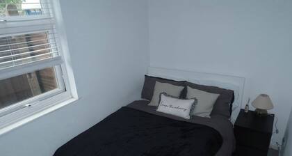 Charming 1-bedroom apartment in wonderful London with WiFi and free parking