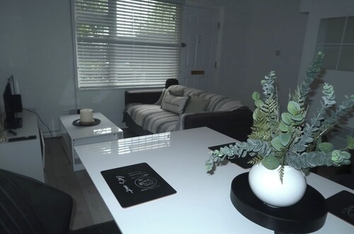 Charming 1-bedroom apartment in wonderful London with WiFi and free parking