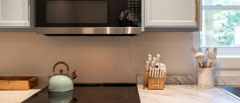 Refrigerador, microondas, horno, placa de cocina