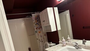 Bathroom - Ravina Garden Suite (Victoria)