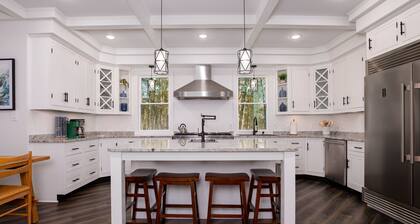 Ridgeline Retreat | Craftsman bungalow luxury!