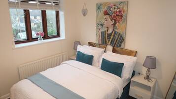 3 habitaciones, tabla de planchar con plancha, wifi y ropa de cama