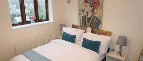 3 chambres, fer et planche à repasser, Wi-Fi, draps fournis