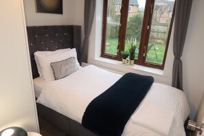 3 bedrooms, iron/ironing board, WiFi, bed sheets