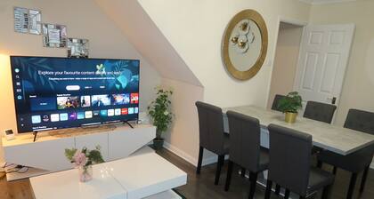 Cozy 3-bedroom home in Milton Keynes with free parking and WiFi
