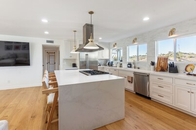 5BR Villa Stunning Views Hot Tub near SoFi Intuit