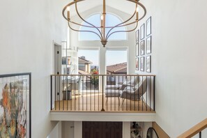 Interior - Majestic Villa with incredible views and hot tub (Los Angeles)