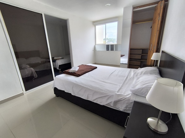 Habitación cuádruple familiar, 1 habitación | Wifi gratis y ropa de cama