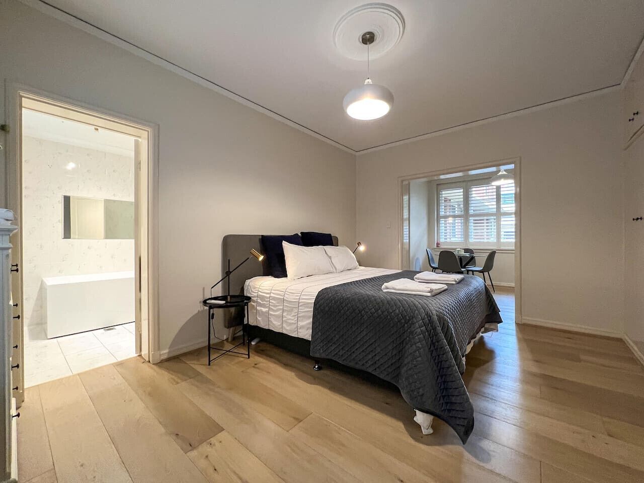 1 chambre, bureau, fer et planche à repasser, Wi-Fi