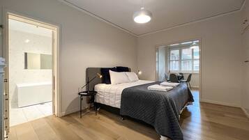 1 bedroom, desk, iron/ironing board, WiFi