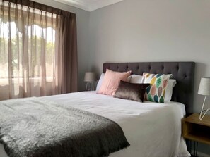 2 bedrooms, desk, iron/ironing board, WiFi - Affordable Quality - Kooringal, Wagga (Kooringal)