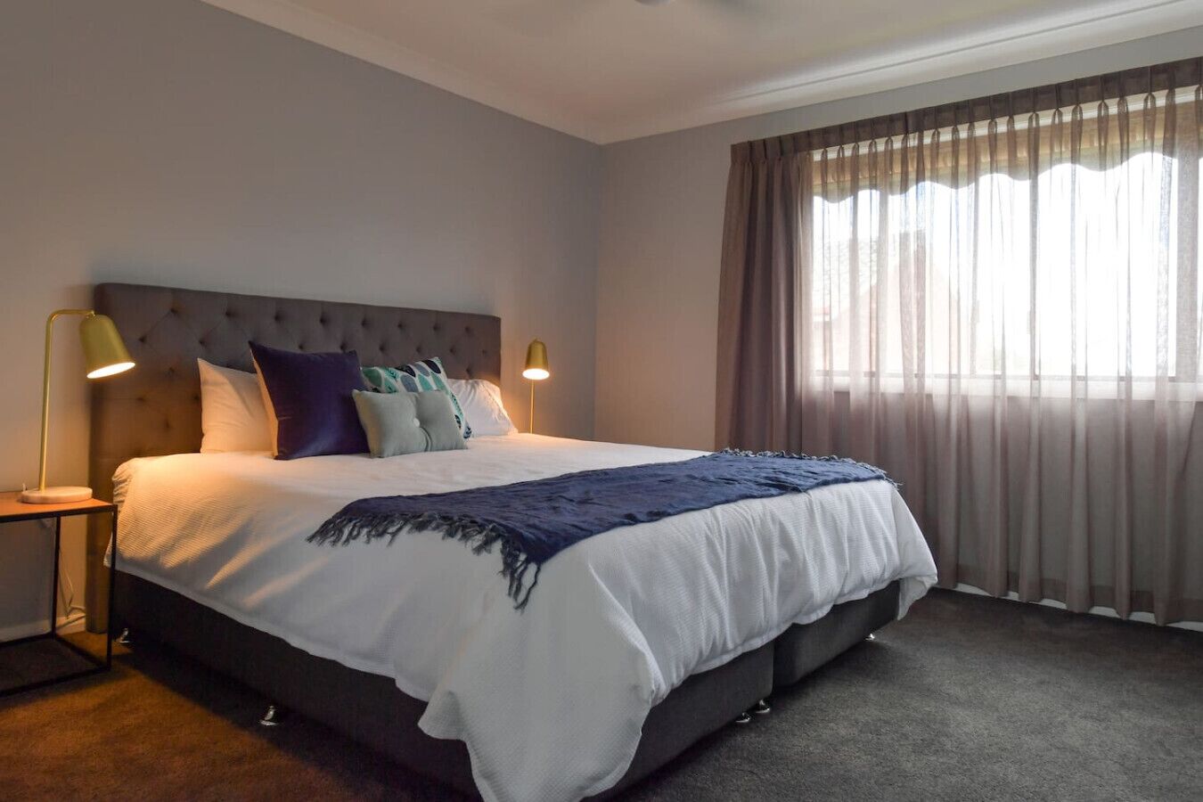 2 bedrooms, desk, iron/ironing board, WiFi