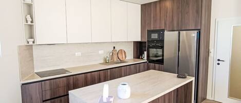 Réfrigérateur, micro-ondes, four, lave-vaisselle