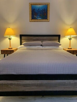 2 bedrooms, iron/ironing board, WiFi, bed sheets - WiFi, gym, pool, spas, pet, gates, laundry, patio, walk to beach (Dana Point)