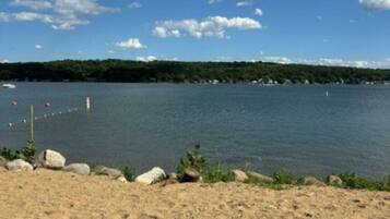 Beach nearby, sun-loungers