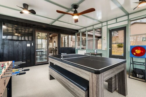 4BR Lake Geneva, Game Room, Sleeps 16