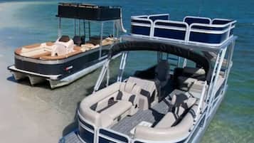 Playa en los alrededores y camastros