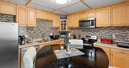 Stylish & Cozy King Bed Retreat @ Baldwin Park