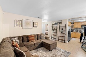 Smart TV - Stylish & Cozy King Bed Retreat @ Baldwin Park (Orlando)