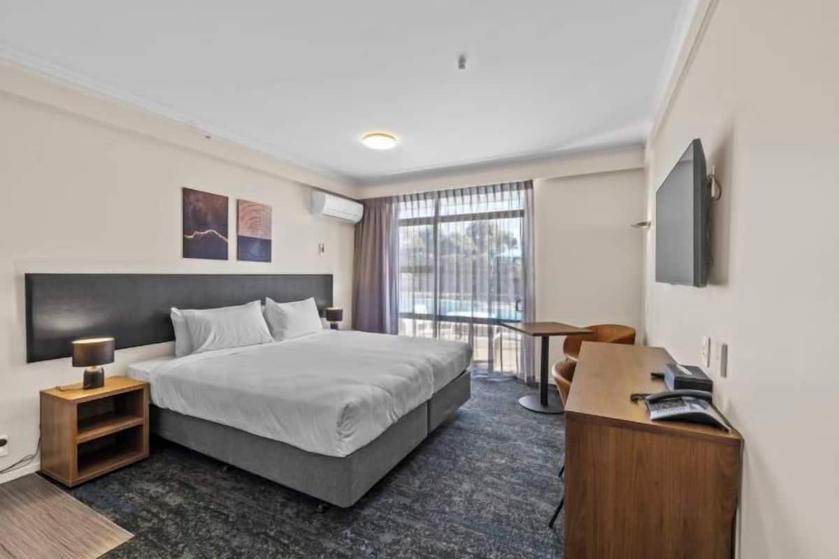 1 bedroom, pillow-top beds, laptop workspace, blackout curtains