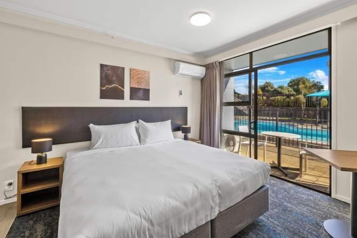 1 bedroom, pillow-top beds, laptop workspace, blackout curtains
