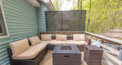 Game Rm|Movie Rm|Hot Tub|Lakes|Pools|Pets