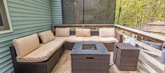 Game Rm|Movie Rm|Hot Tub|Lakes|Pools|Pets