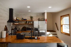 Fridge, microwave, oven, stovetop - Game Rm|Movie Rm|Hot Tub|Lakes|Pools|Pets (Coolbaugh Township)