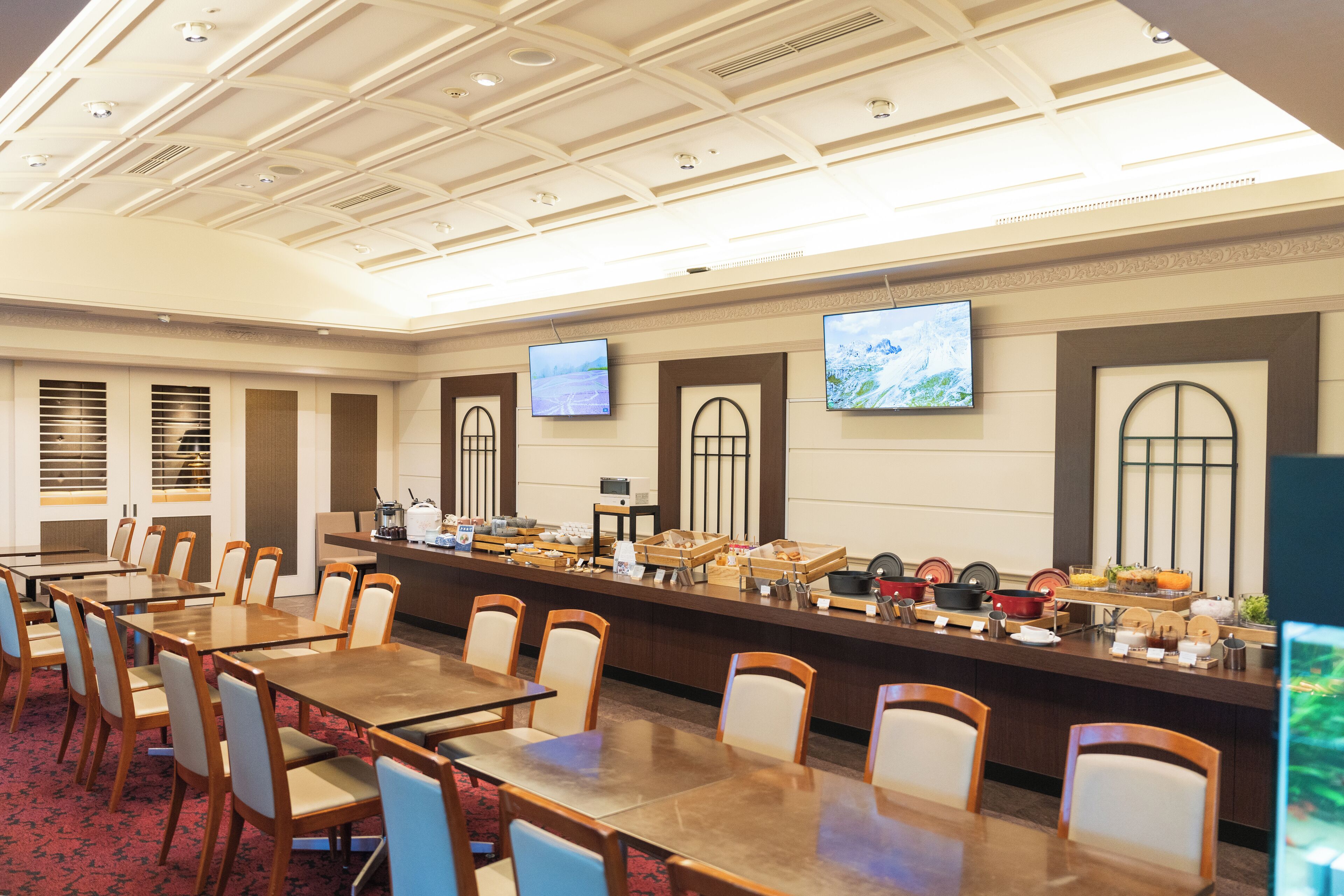 Buffet breakfast on weekends (JPY 2200 per person)