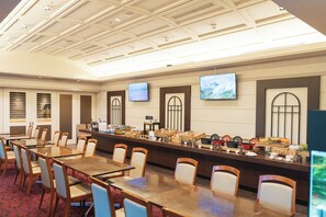 Desayuno buffet los fines de semana (JPY 2200 por persona)