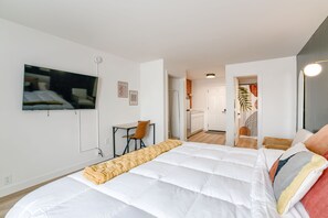 1 bedroom, desk, WiFi, bed sheets