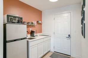 Fridge, microwave, stovetop, coffee/tea maker