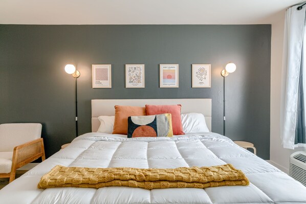 1 bedroom, desk, WiFi, bed sheets