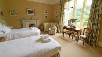 8 habitaciones, tabla de planchar con plancha y wifi gratis