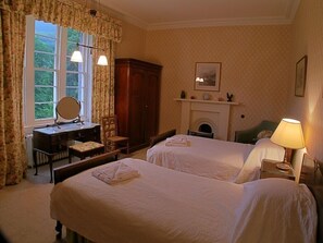 8 Schlafzimmer, Bügeleisen/Bügelbrett, kostenloses WLAN