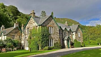 House, Multiple Bedrooms | 8 bedrooms, iron/ironing board, free WiFi