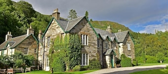 เชสต์ฮิลล์ เฮาส์ แอนด์ เอสเตท