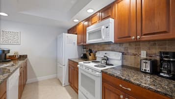 KylskÄp, mikrovÄgsugn, ugn och spishÀll