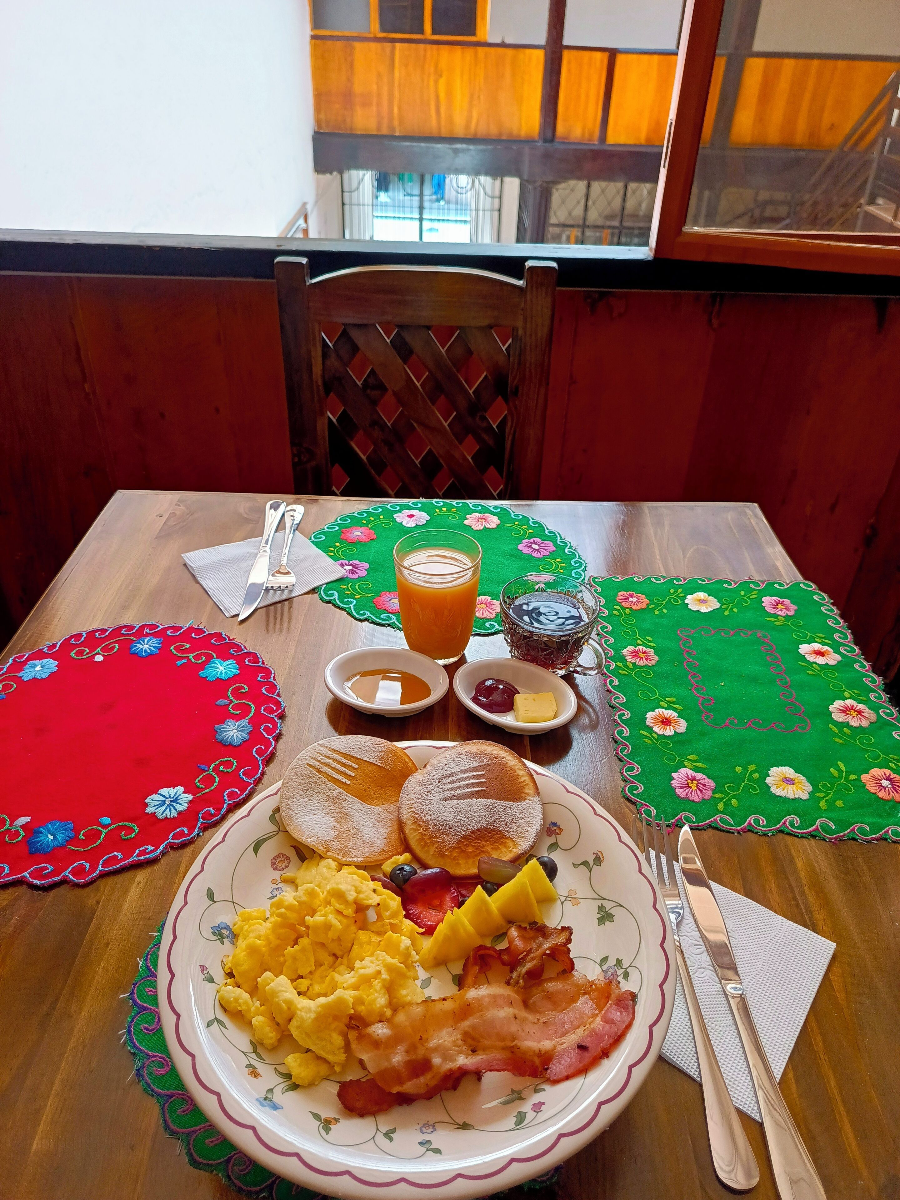 Desayuno de cocina local (USD 1.50 por persona) 