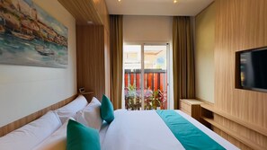 Luxury Villa, 3 Bedrooms, Private Pool, Hill View | Safe på rommet, individuelt dekorert og individuelt innredet